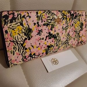 Brand NWT~🌸 Tory Burch Emerson Slim Envelope Flower Field Wallet